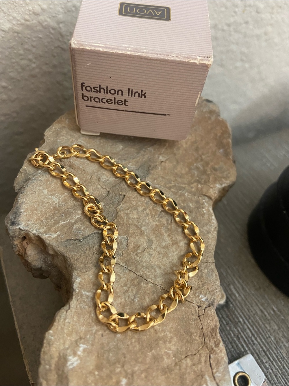 Vintage 80s AVON FASHION LINK CURB & Original Box